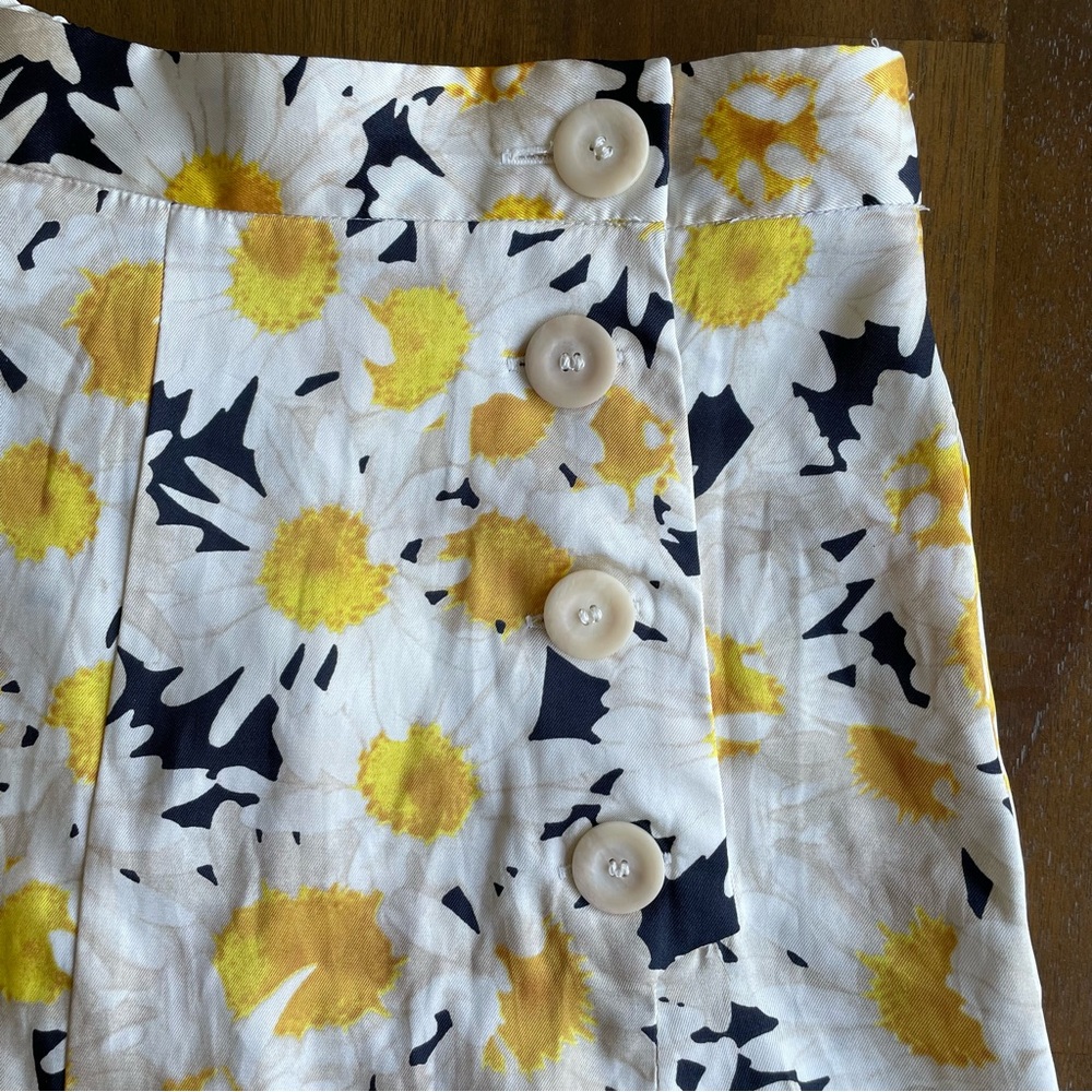 Zara A- Line Daisy Mini Skirt in Yellow and White | Medium - Picture 2 of 7